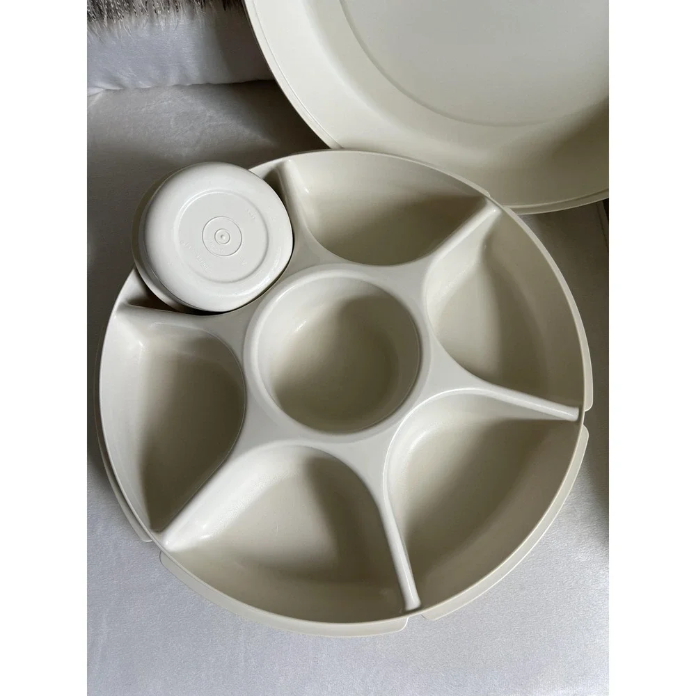 Tupperware vintage round